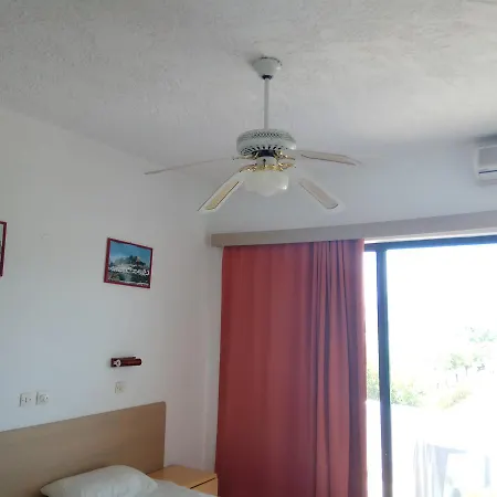 Kyriakos アパート *